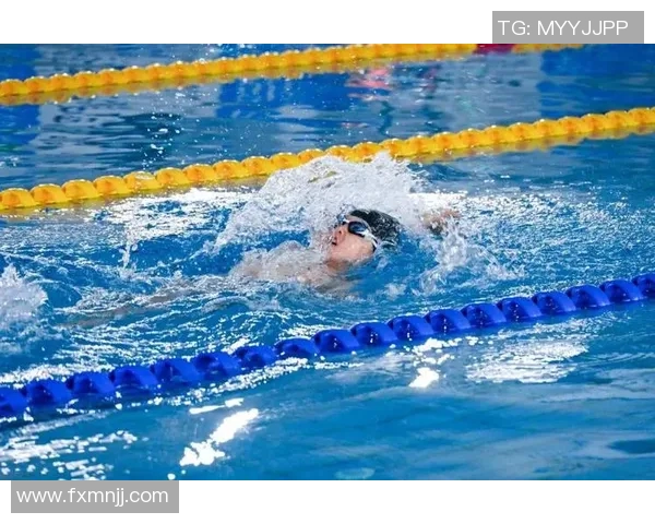 激烈角逐游泳比赛现场直播 全程呈现泳池内外的精彩瞬间