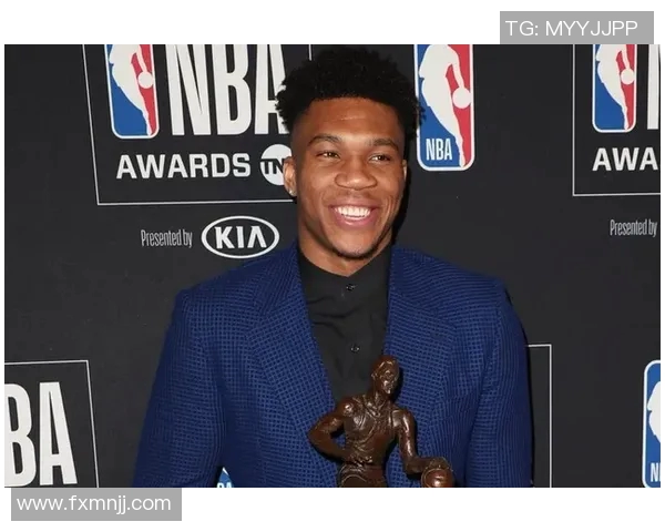 张佳玮：雄鹿最后时刻让KD拉开单挑真实诚 乌度卡对付老李挺合适